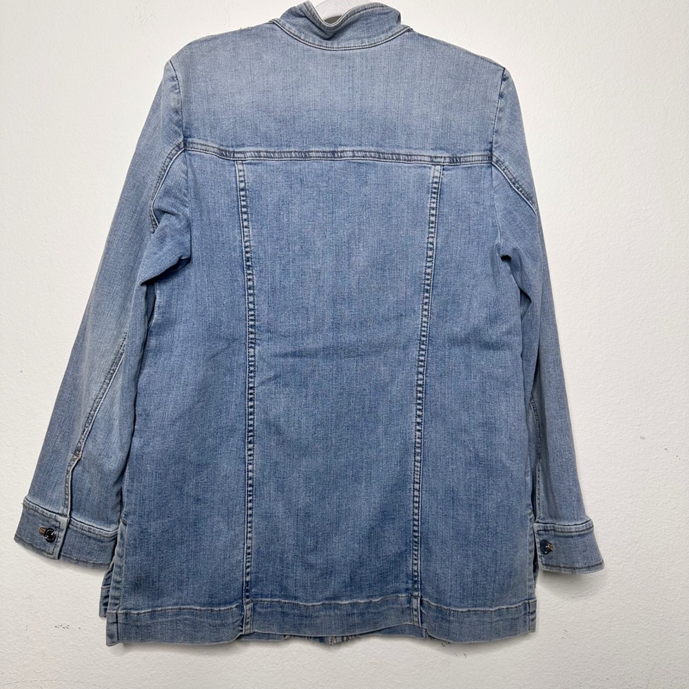 Chicos Light Wash Denim Barn Chore Jacket Mock Neck Zip Front Size 1 US 8/10 - Picture 4 of 7